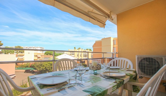 Appartement T3 Totalement Rénové Avec Terrasse au Centre Ville de Cavalaire