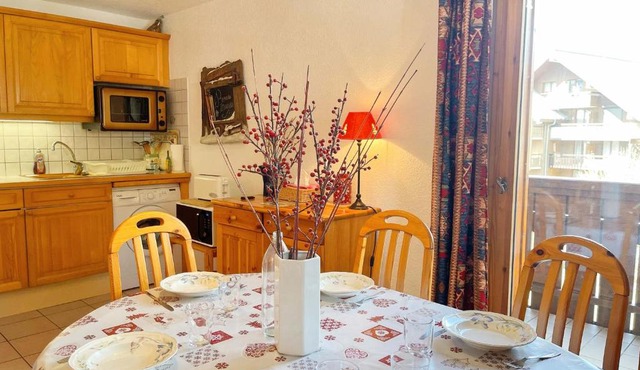 Appartement T2 au cœur du village avec parking - FR-1-624-20