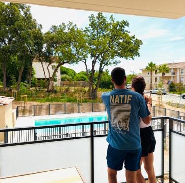 Appartement T2 chambre plus cabine, terrasse vue piscine