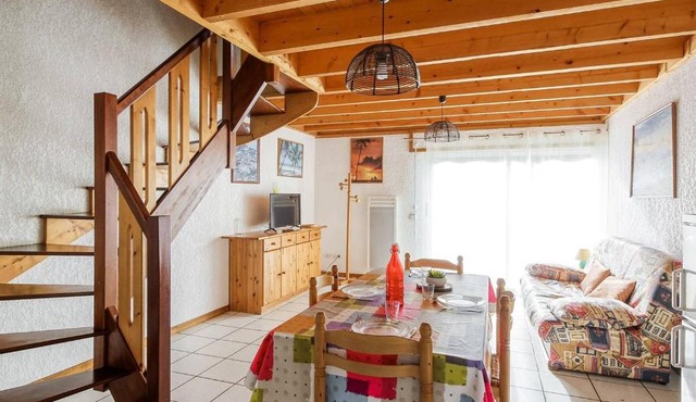 Appartement T3 6 pers avec jardinet, BBQ, proche thermes, parking privé, 3 stations de ski à proximité - FR-1-402-9