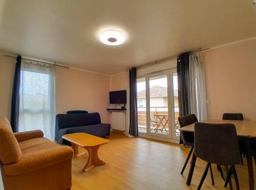 Appartement T3 avec 2 Salles d'eau, Parking & Balcon - RER A à 3 min