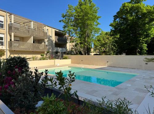 Appartement Uzès, piscine, climatisation, parking privé