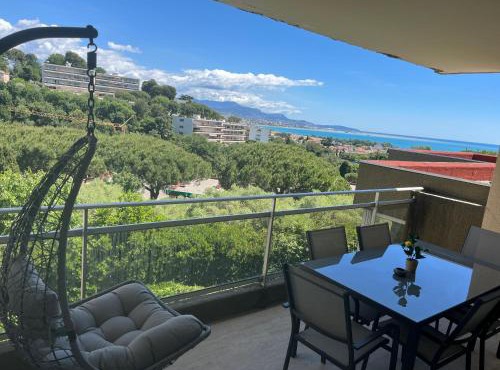 Appartement vu mer et montagnes