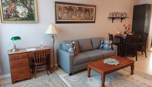 Appartements Cartier 2. Free parking. Backyard.