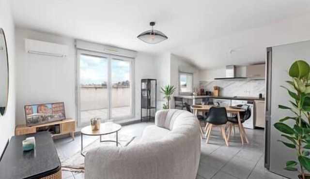 Appartment close to city center, AC and car park