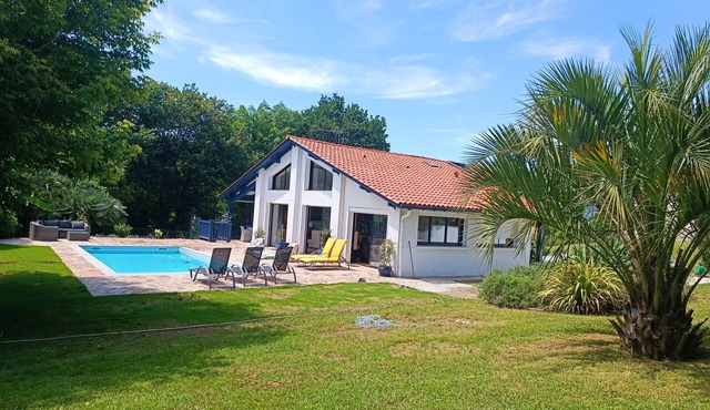 APPARTMENT IN A VILLA with HEATED PRIVATE SWIMMING POOL, 2500m2 ARBOROUS GARDEN