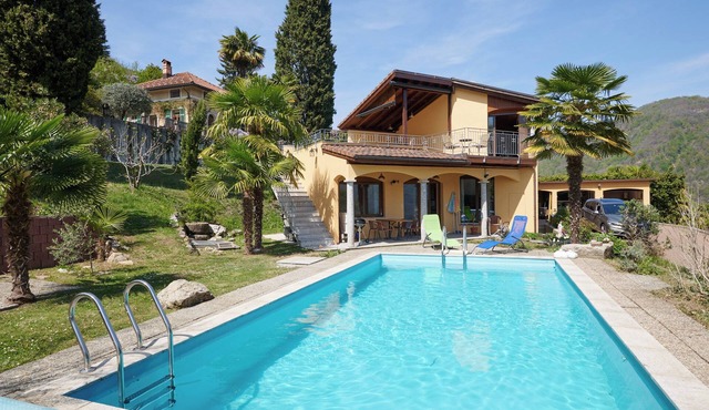 Appartment in Pura Ticinonfamily friendly nwith pool and big garden