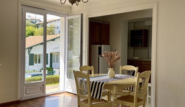 Appartment with sea view terrace located on the ground floor of a Basque house