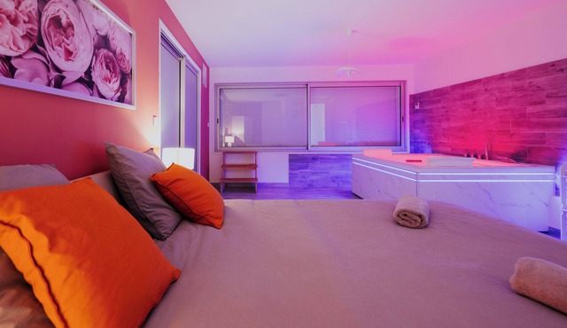 AppartSpa59: Suite Tentation Balnéo Sauna (Secret Room optional)