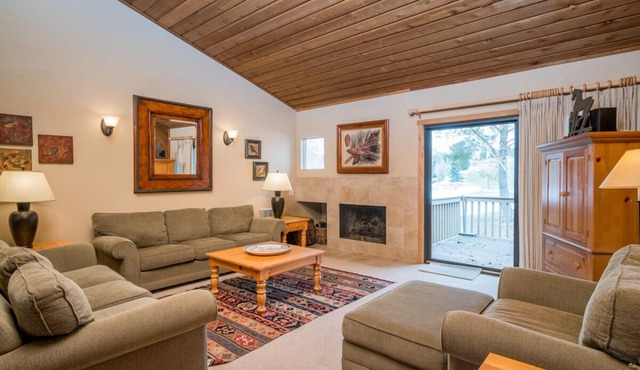 Appealing Mountain Condo with Golf Course Views in Elkhorn