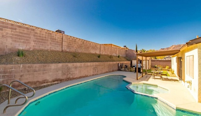 Appian · Stunning Renovated home, Included Heated Spa