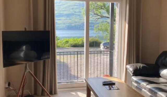Appin, Beautiful Lochside Apartment with Balcony