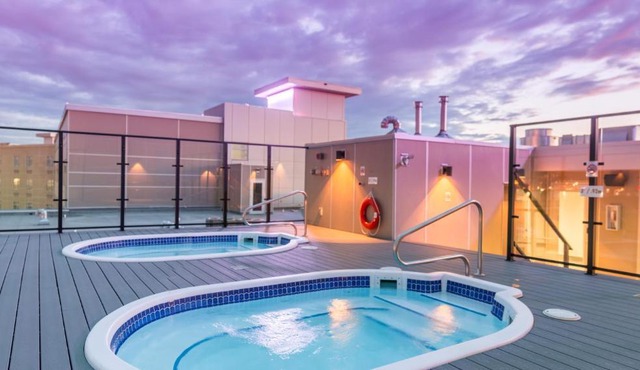 Applause Hotel Calgary Airport by CLIQUE