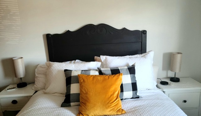 Apple Blossom Cottage/2 Miles from Downtown ~ 10 Min to Mayo