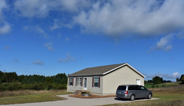Apple Blossom Cottage- well equipped cottage in a country setting