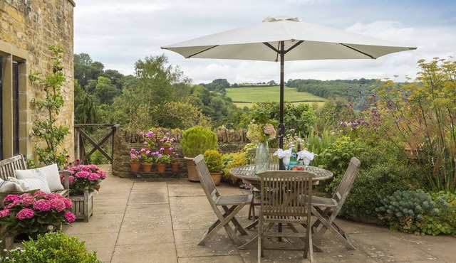 Apple Cottage is a two bedroom charming cottage, based in picturesque Snowhill