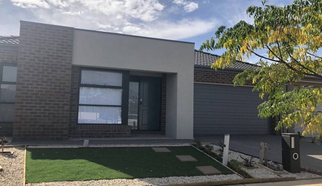 Apple House Tarneit North