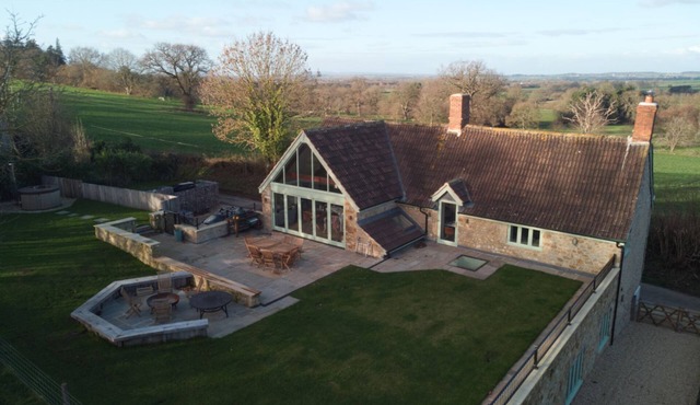 Apple Loft - Beautiful Somerset cottage, sleeps 13 guests in 6 bedrooms