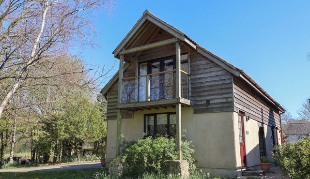 APPLE LOFT, romantic, character holiday cottage in Upottery