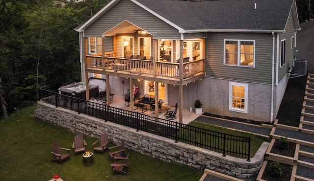 Apple Mountain House Hot Tub Game Room
