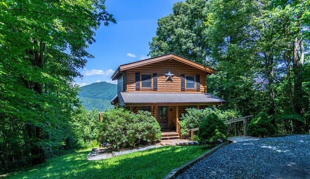 Apple of my Eye Between Boone & Banner Elk Mountain Views Hot Tub Private Pet Friendly