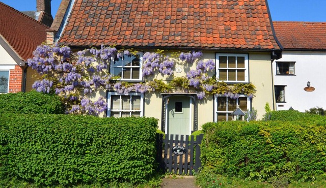 Apple Tree Cottage - Two Bedroom House, Sleeps 4
