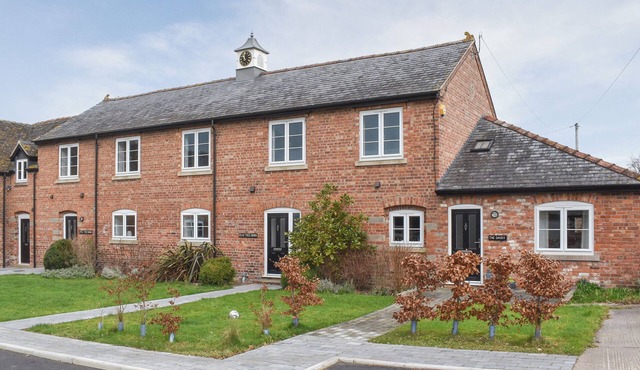 Apple Tree Barn- UK40791