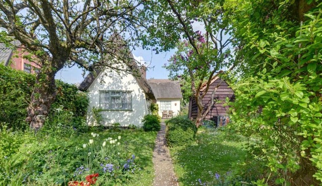 Apple Tree Cottage - Two Bedroom House, Sleeps 4