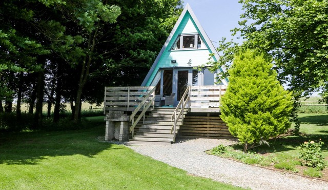 APPLE TREE LODGE, pet friendly, with a garden in Gillingham