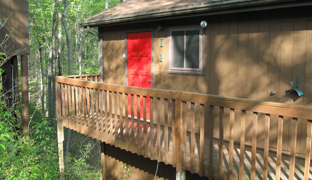Apple Valley Comfy “Treehouse" 2-Bedroom Condo inside Lake Cumberland State Park