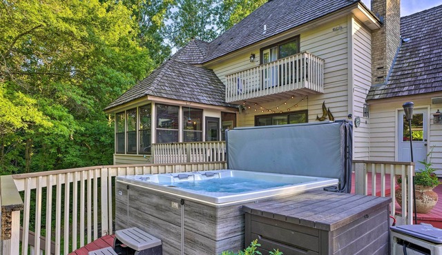 Apple Valley Guest Suite: Forest Views & Pool