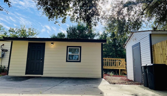 Applebum a beautiful and cozy loft 2 miles away from town.