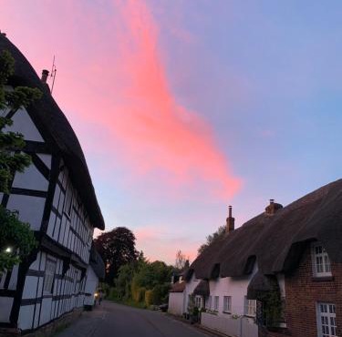 Applecott - 2 bedroom Thatched cottage close to Stonehenge