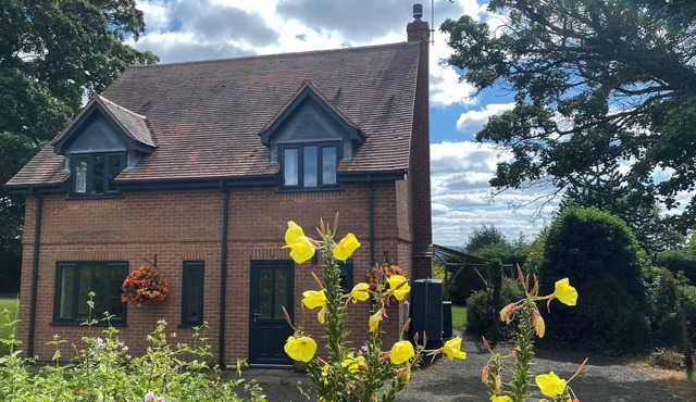 APPLECROFT, pet friendly, with a garden in Tenbury Wells