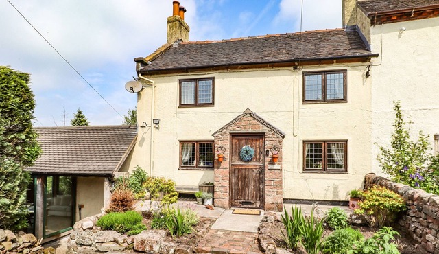 APPLEGARTH COTTAGE, family friendly, with open fire in Ipstones