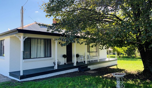 Applegarth Cottage, Hampton