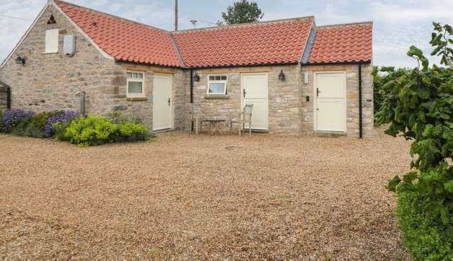 APPLEWOOD COTTAGE, romantic, character holiday cottage in Helmsley