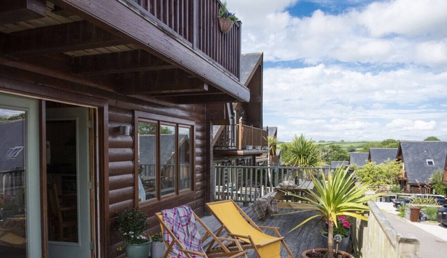 Applewood - Three Bedroom House, Sleeps 6