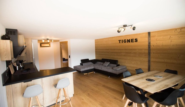 APPT, CENTER STATION, TIGNES LAKE, at the foot of the slopes 6 pers