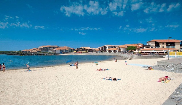 Appt classified 4 *, 2 swimming pools, free WIFI, terrace, bbq, edge of the marine lake