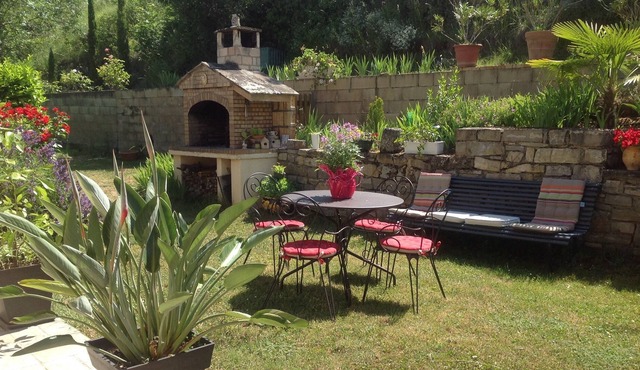 APPT. NEAR MILLAU and VIADUC VERY quiet, SUNNY accepts animals