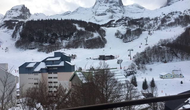 Appt ski Gourette résidence Christania 2000 2eme étage appt12 avec local a ski