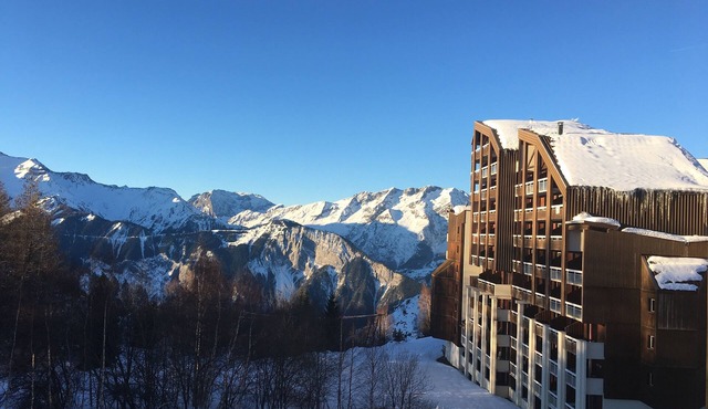 Appt summer/winter foot of Alpe d'Huez balcony pool sauna covered parking