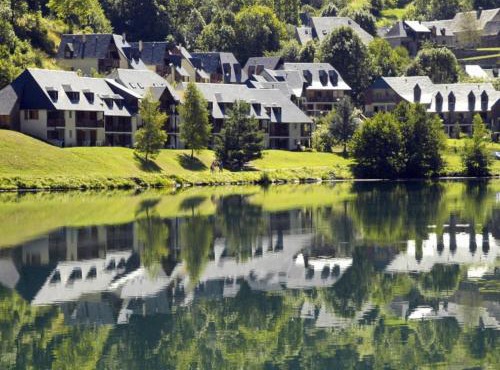 Appt T3 calme bord du lac avec piscine