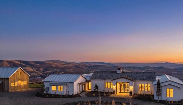 Après Villa - Luxe family fun retreat by White Pass, Theater, Arcade, Ciderhouse