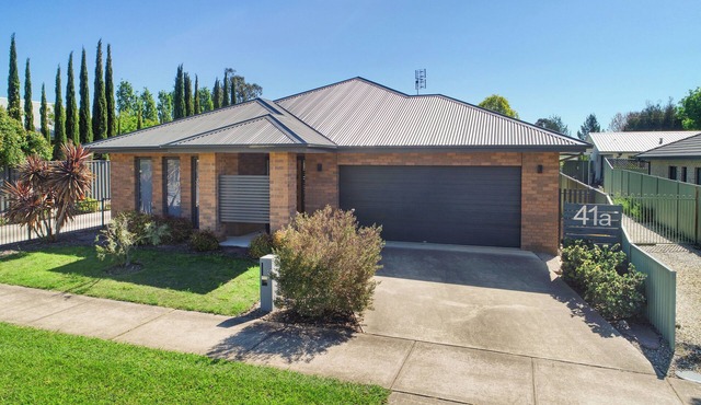 Apres - Dog Friendly