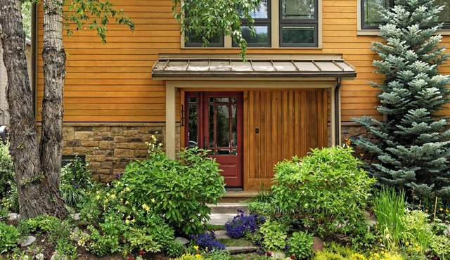 Apres on 6th | Serene 3BR Retreat with Hot Tub