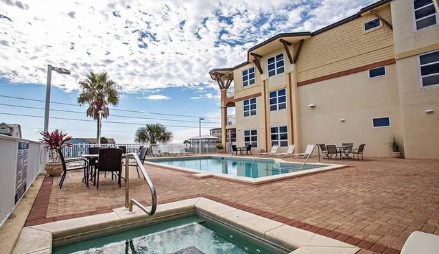 April 26-30 Reduced! Oceanview, Pool, Sauna & Jacuzzi!