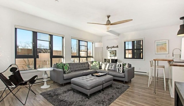 April DEALS‼️ Book NOW to SAVE❗️ 5️⃣⭐️Beautiful Condo DT Saugy-PARKING-walk 2 town.