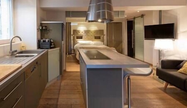 Apt 1, Maison du Village